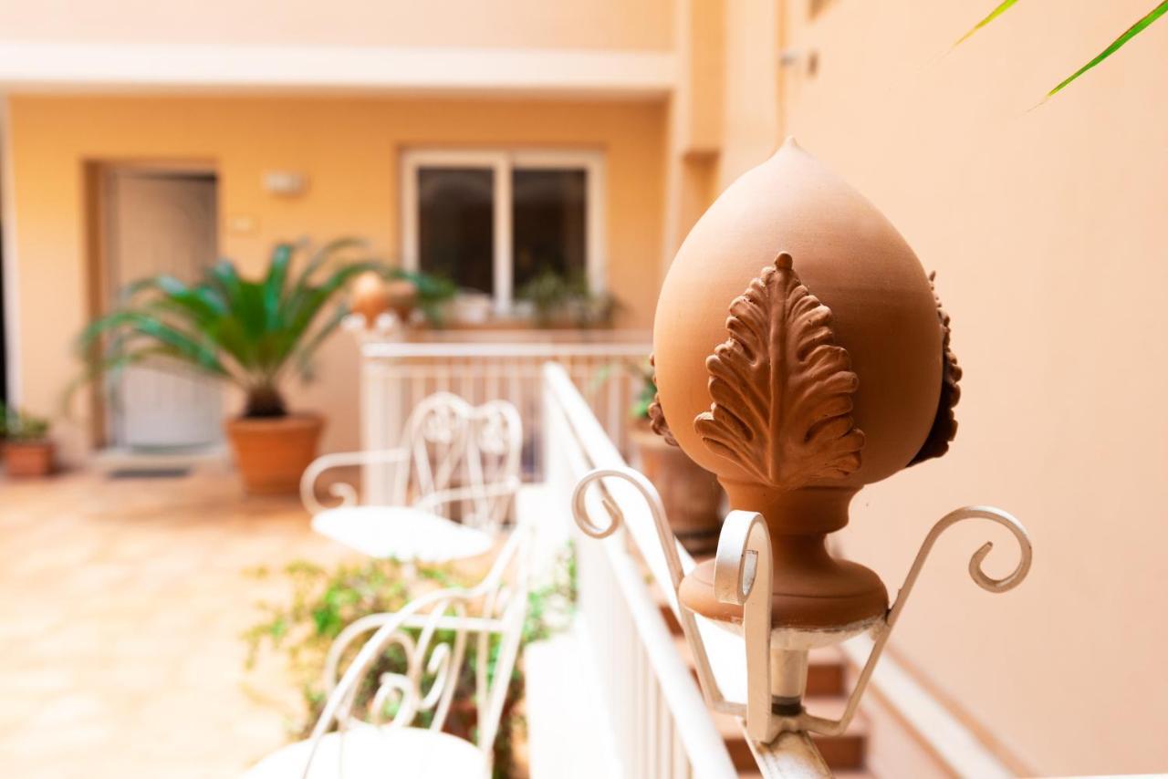 Il Cortile Delle Esperidi Apartman Lecce Kültér fotó