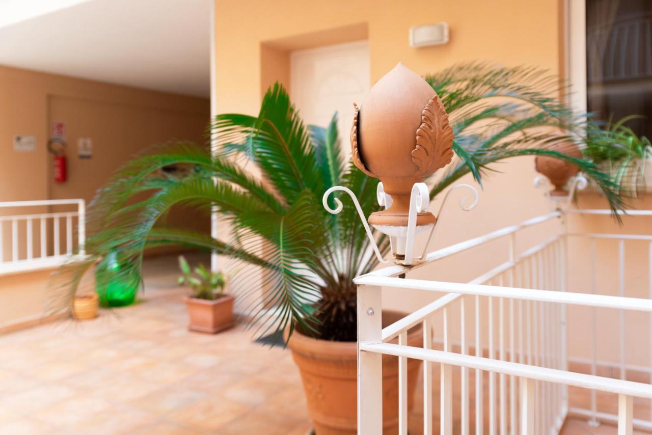 Il Cortile Delle Esperidi Apartman Lecce Kültér fotó