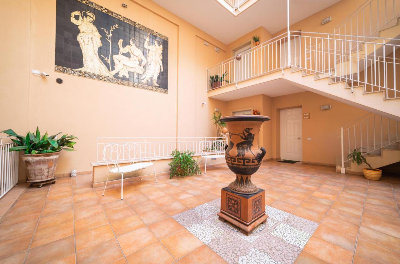 Il Cortile Delle Esperidi Apartman Lecce Kültér fotó