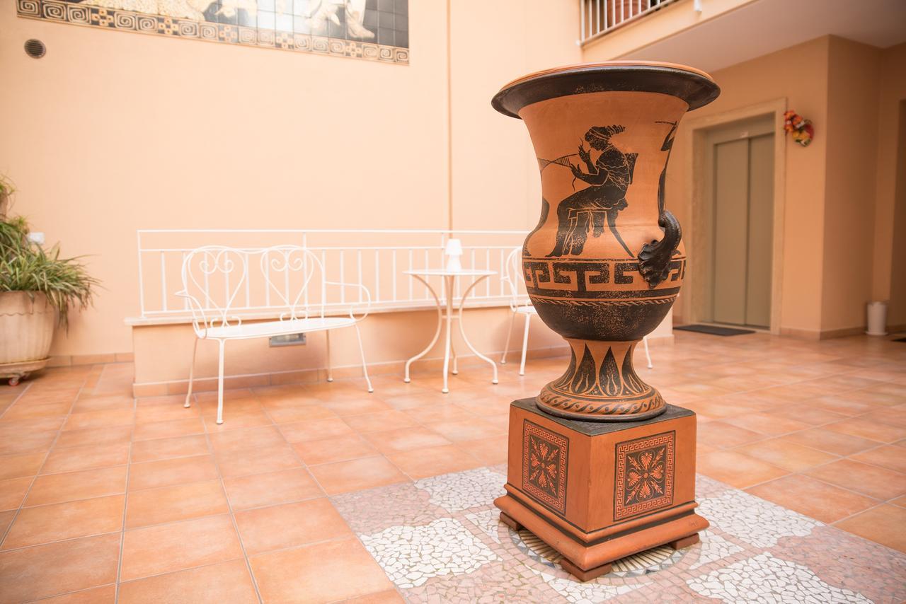 Il Cortile Delle Esperidi Apartman Lecce Kültér fotó
