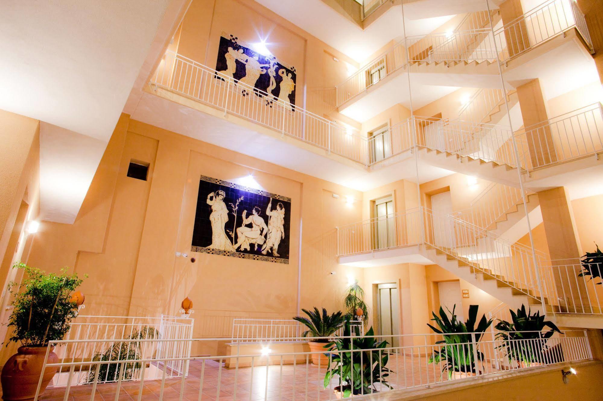 Il Cortile Delle Esperidi Apartman Lecce Kültér fotó